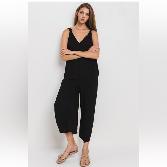 30 Fabulous Solid Sleeveless V-neck Jumpsuit - Picture 4 of 6